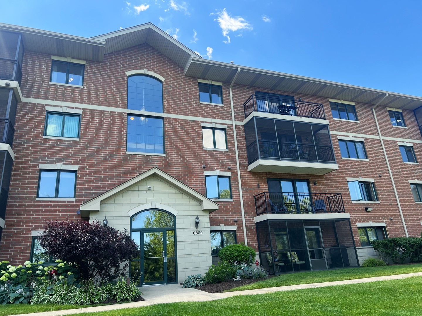 6850 Winding Trail