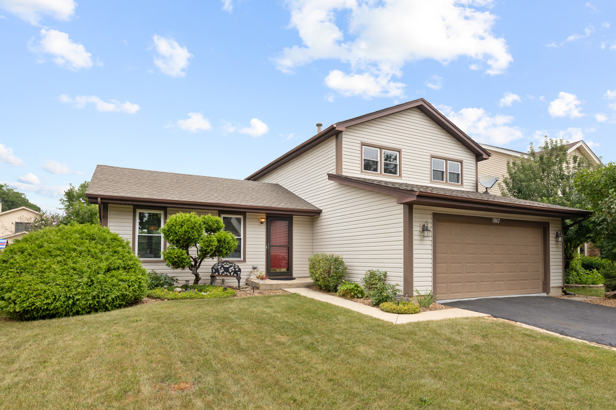 1842 Hawk Lane