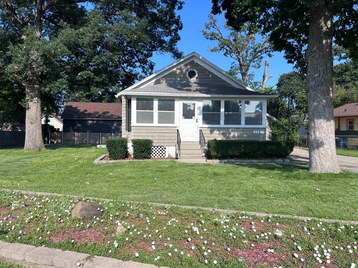 1127 HOWELL Place