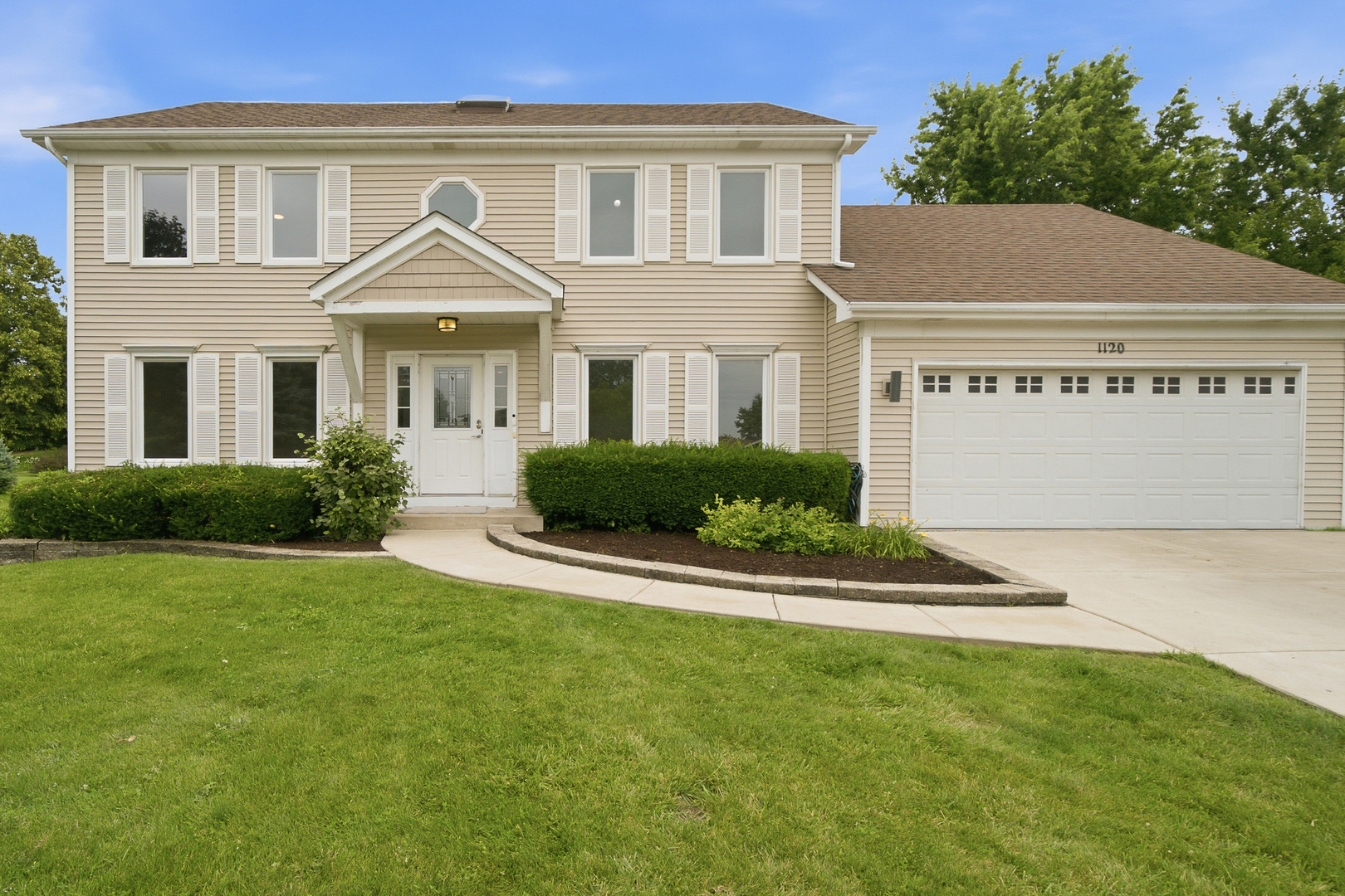1120 Lakeside Court