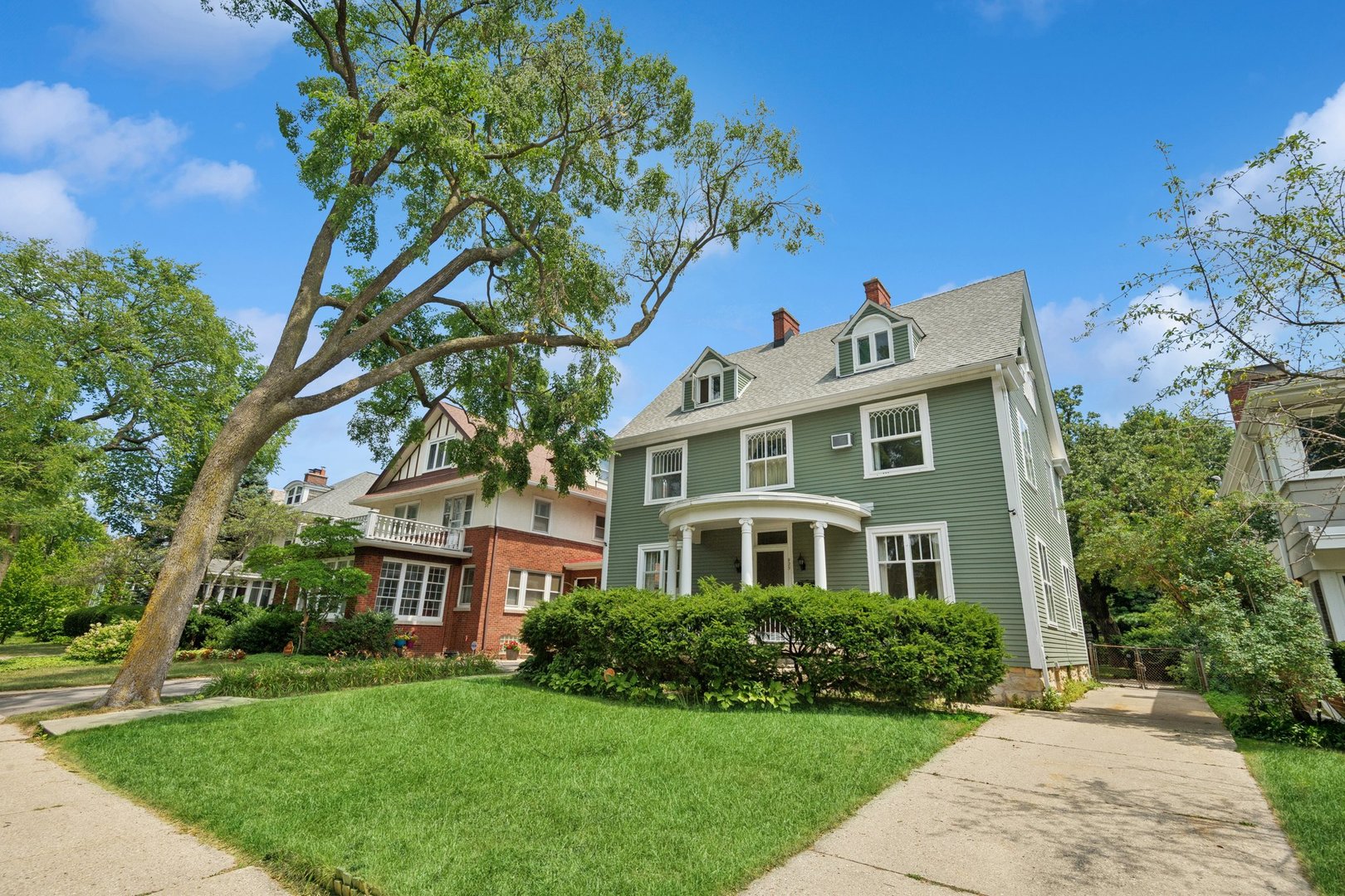 929 Sheridan Road