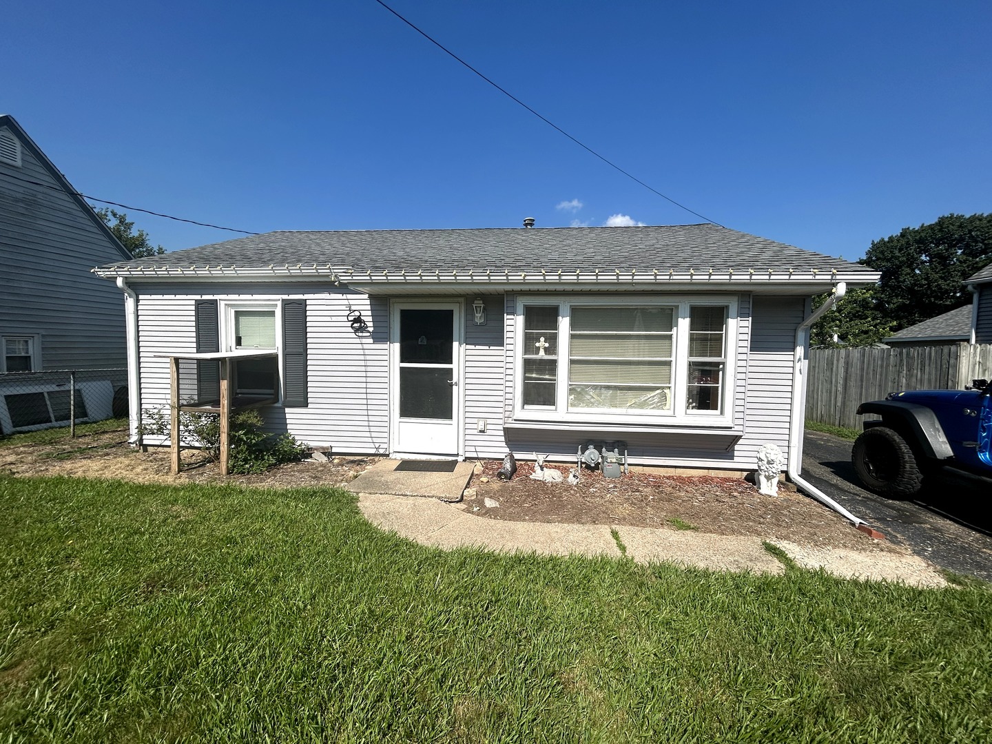 127 HOLLAND Court