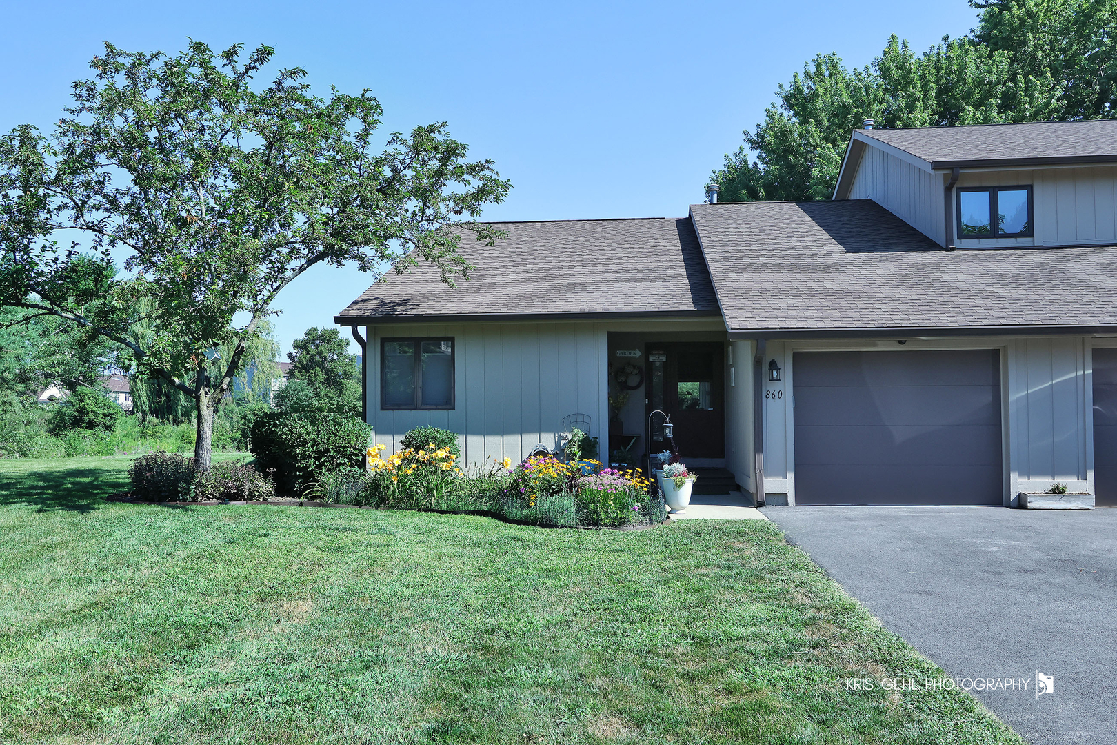 860 STRATFORD Court