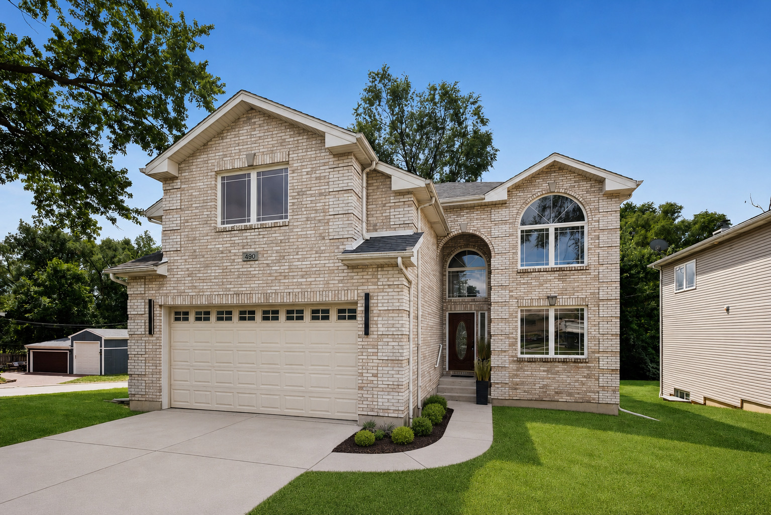 490 RED OAK Street