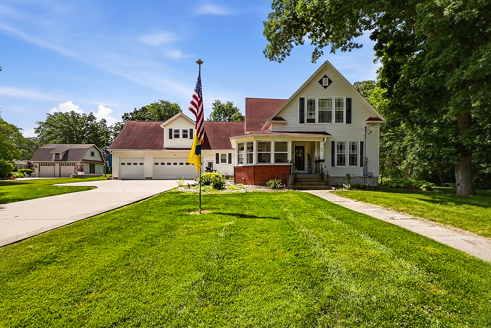 809 Center Street