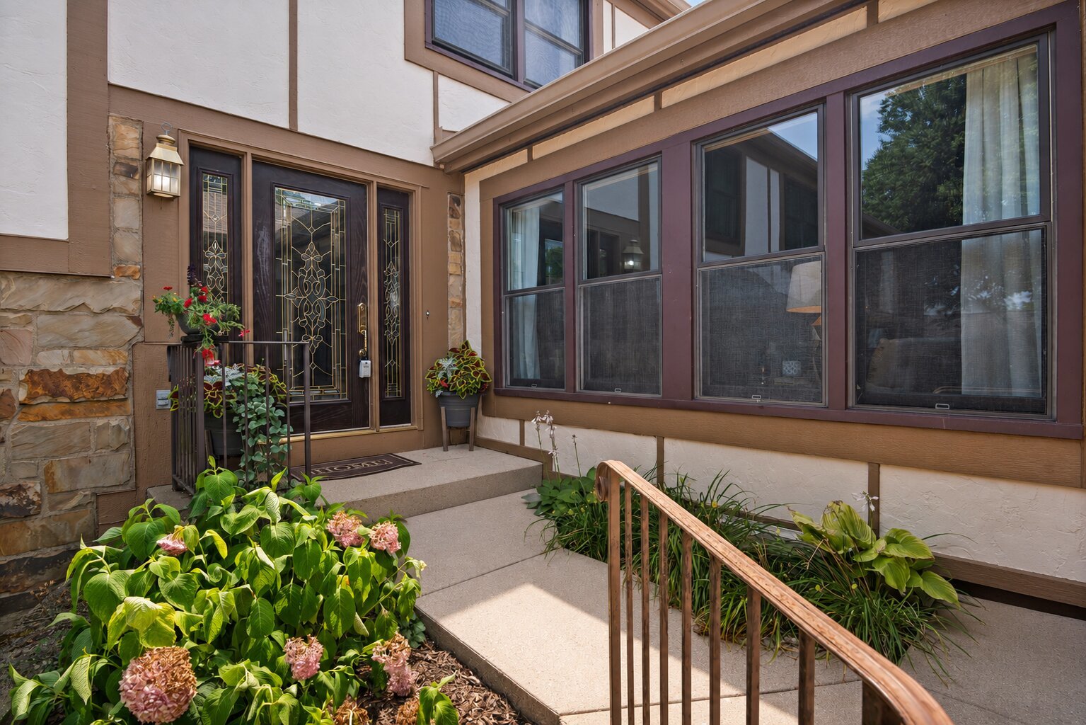 1054 Oakview Drive