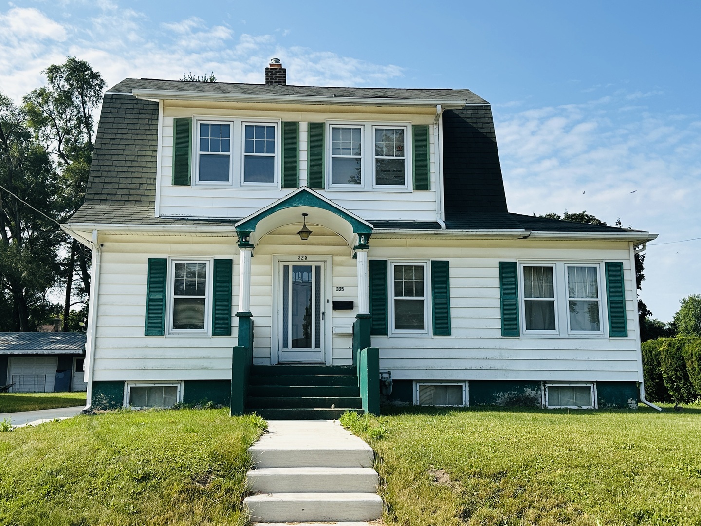 325 Moseley Street