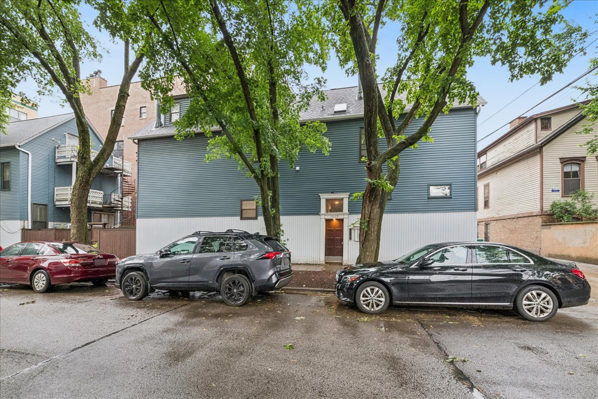 1009 Wolfram Street