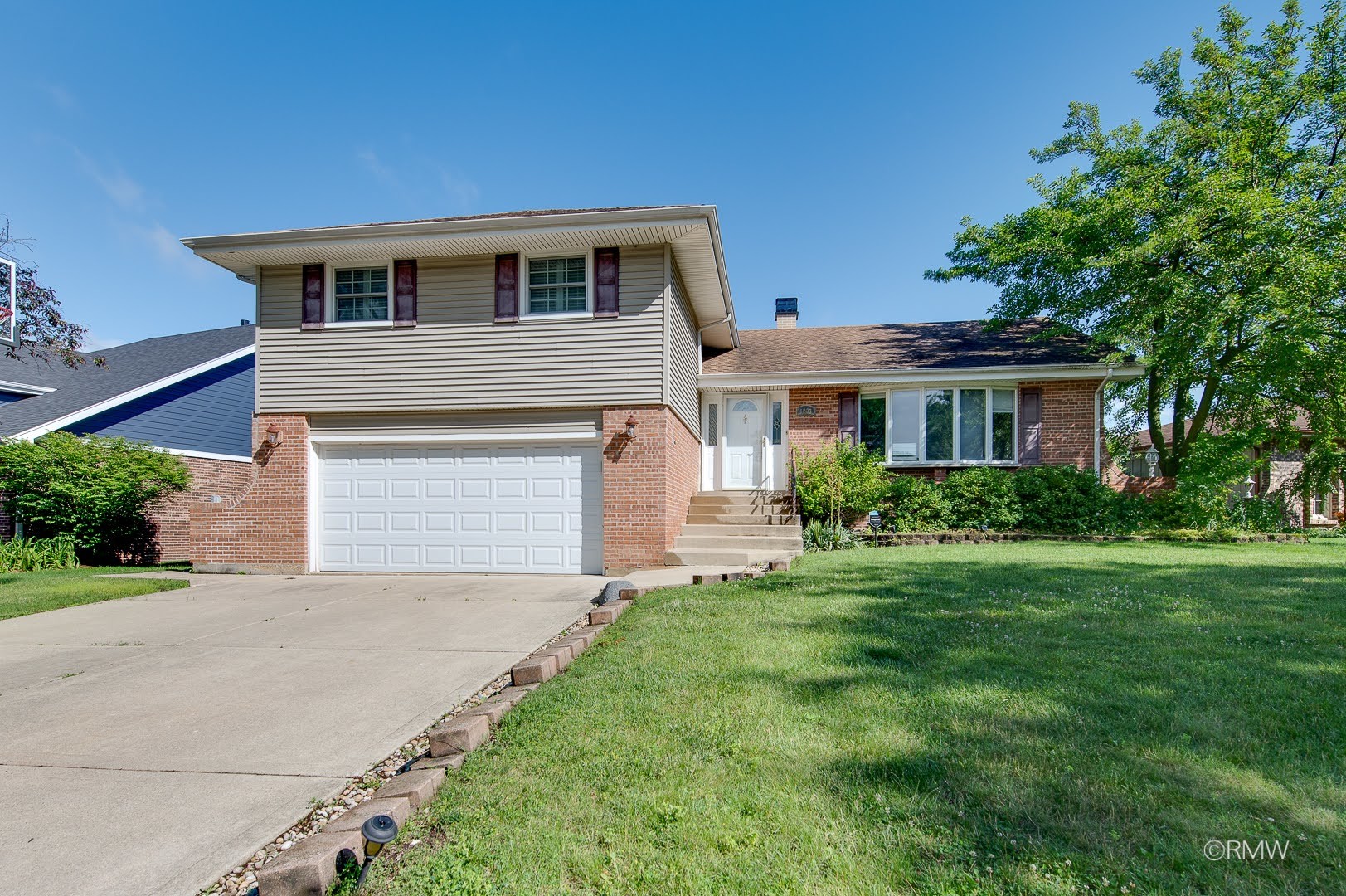 1233 Hickory Trail