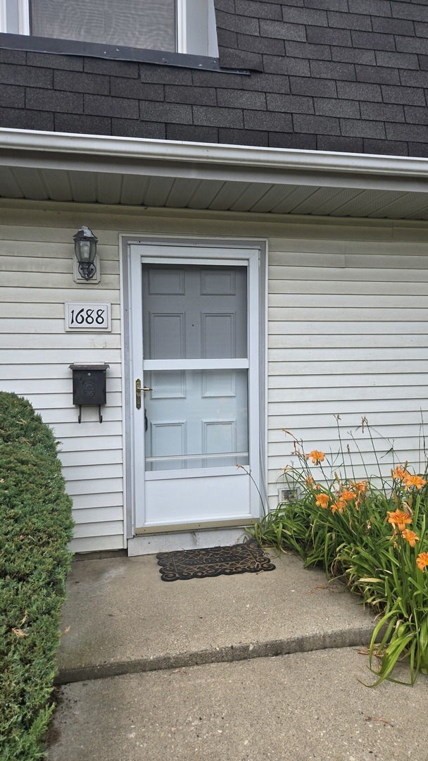 1688 Queensbury Circle