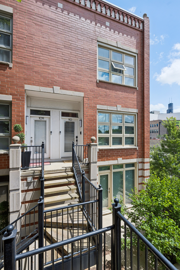 855 Erie Street