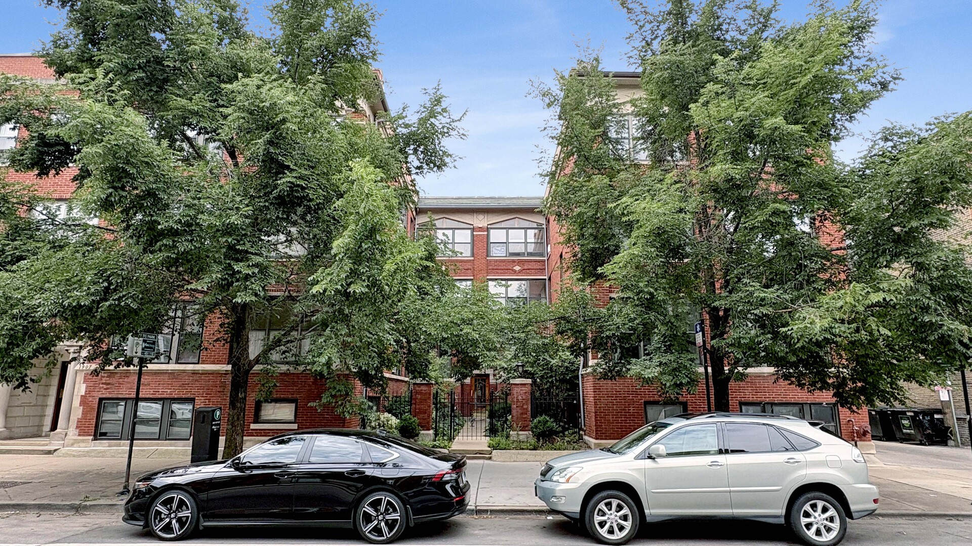 1915 Montrose Avenue