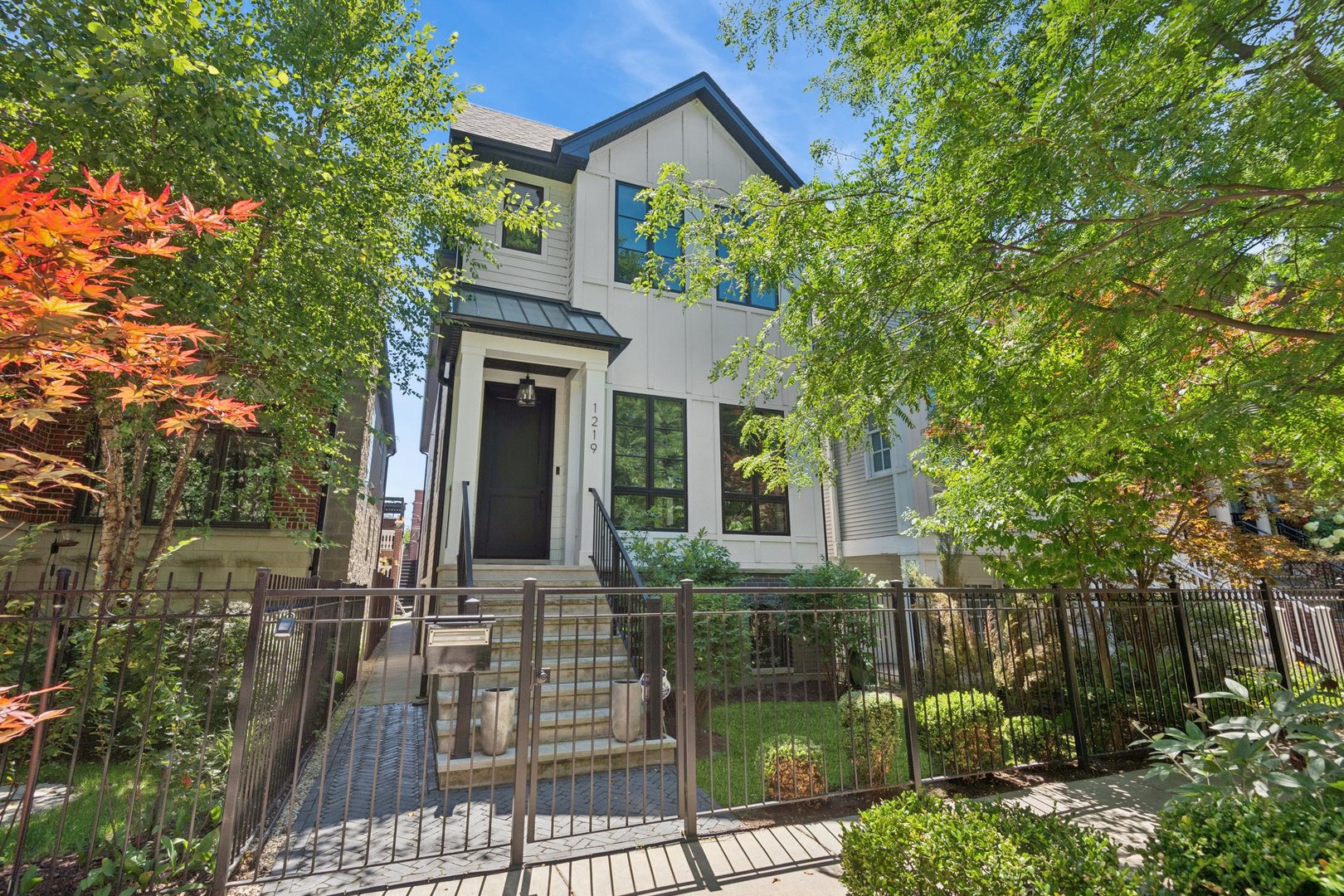 1219 Roscoe Street