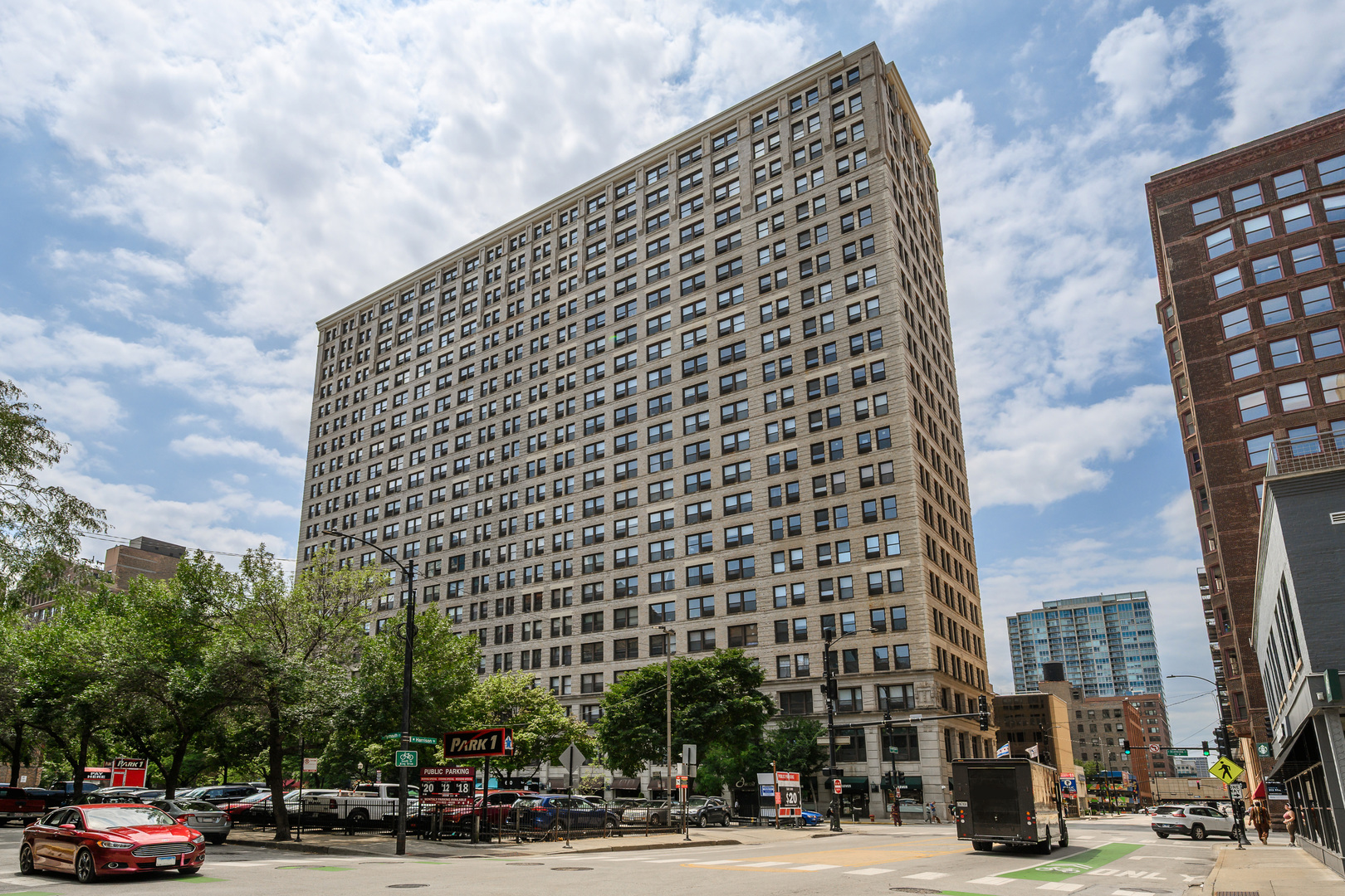 600 DEARBORN Street