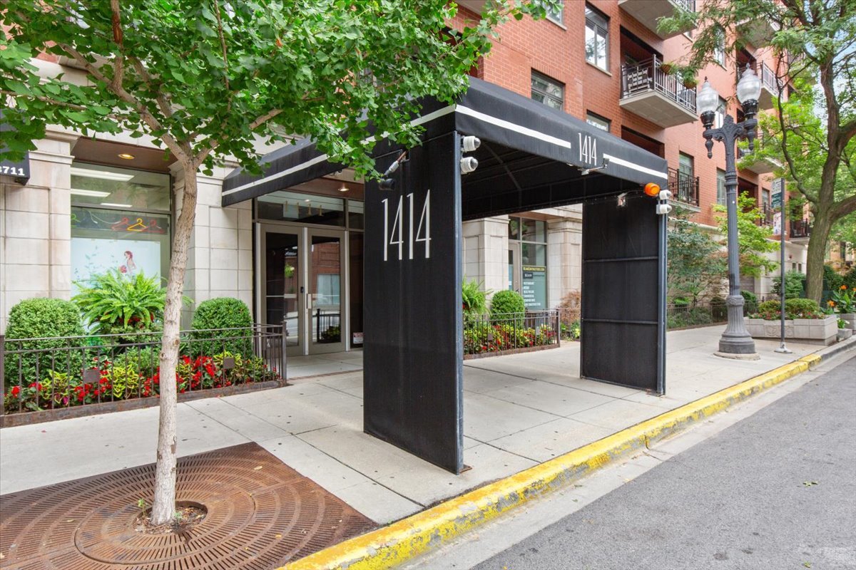 1414 WELLS Street