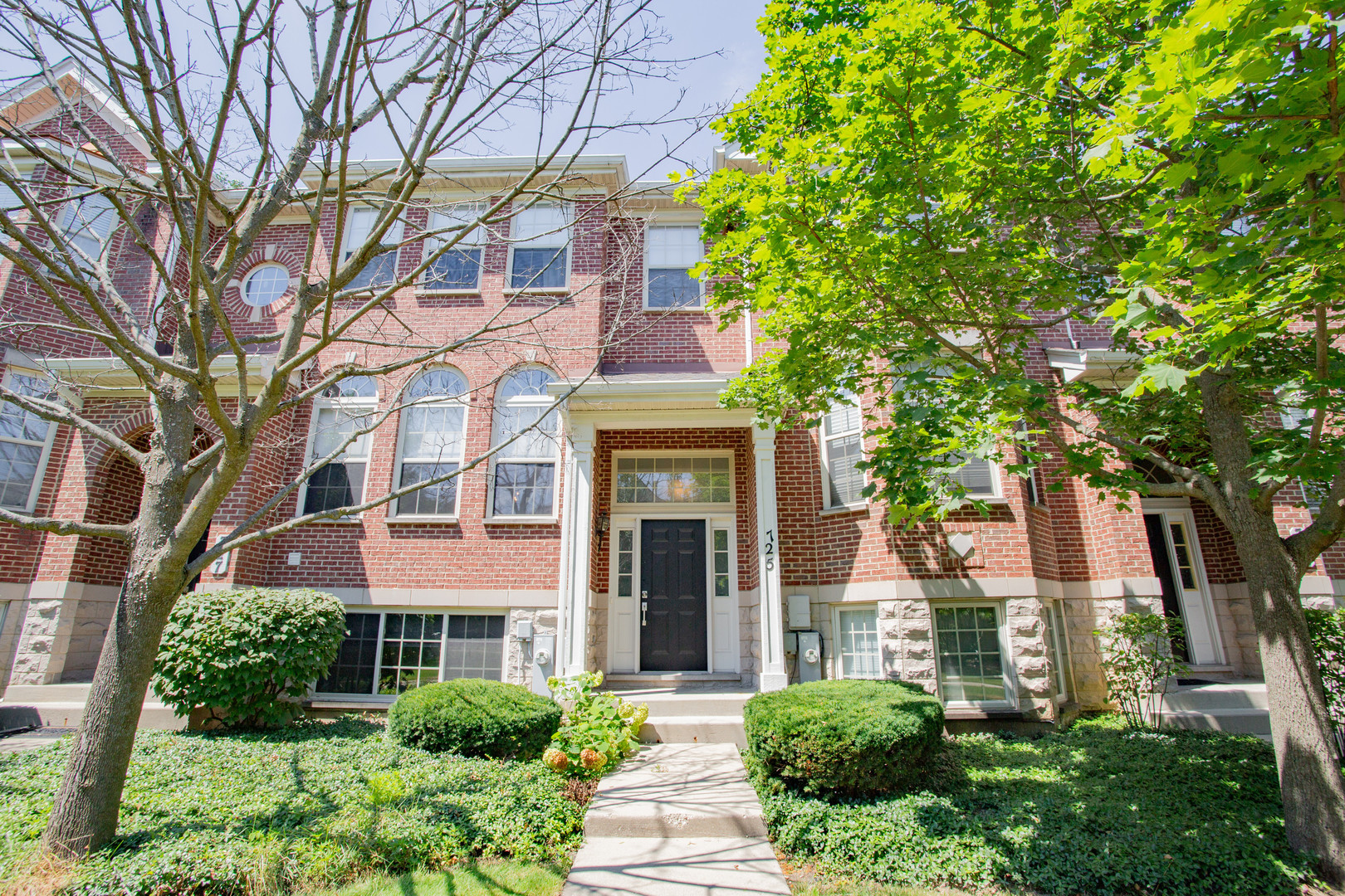 725 Prestwick Lane