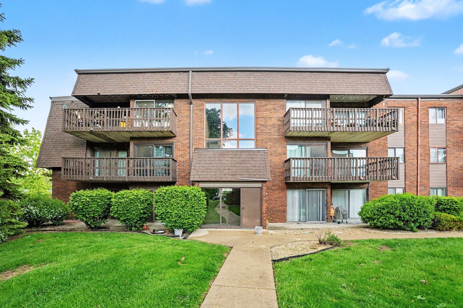 1619 RICHMOND Circle