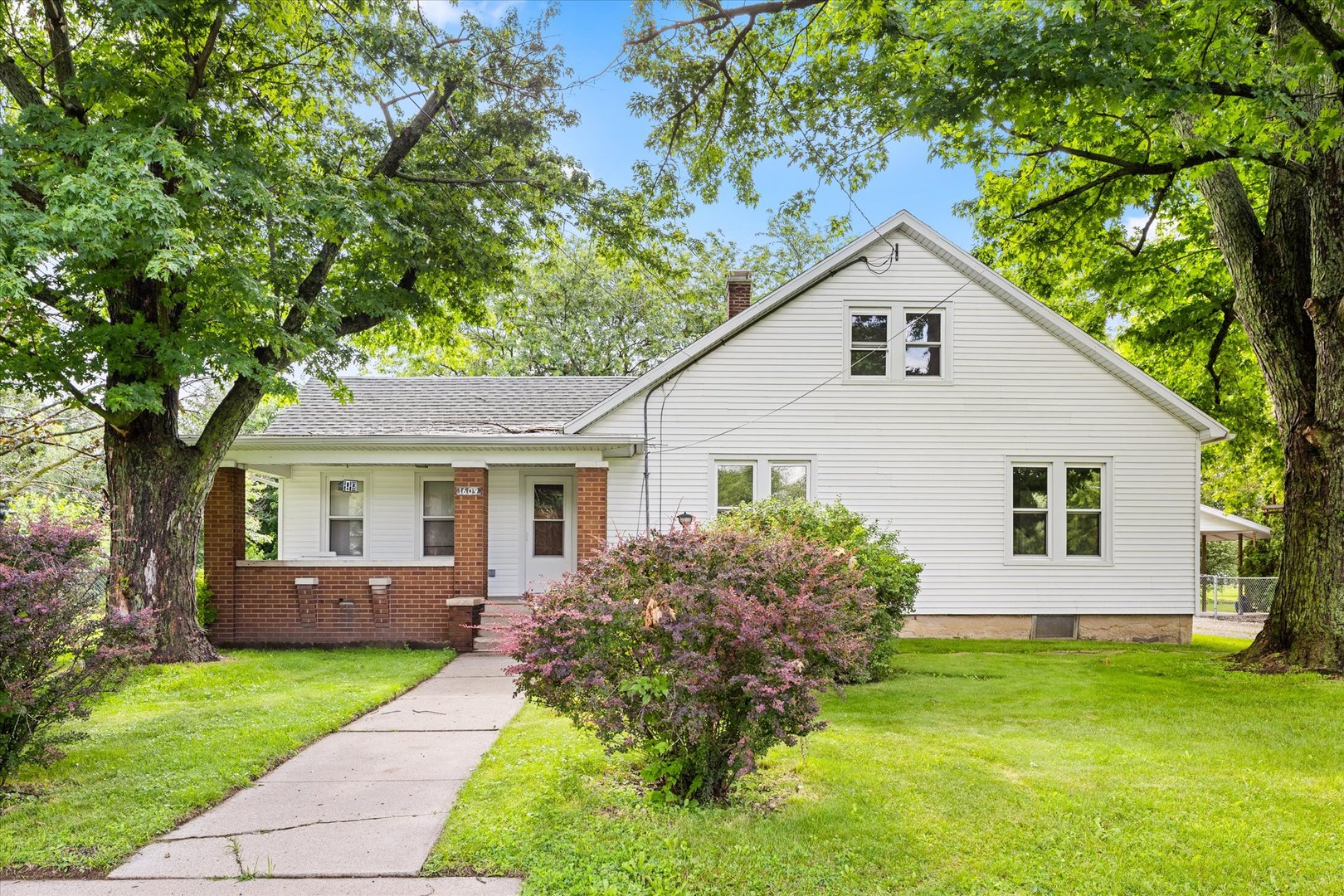 1609 Hawthorne Road
