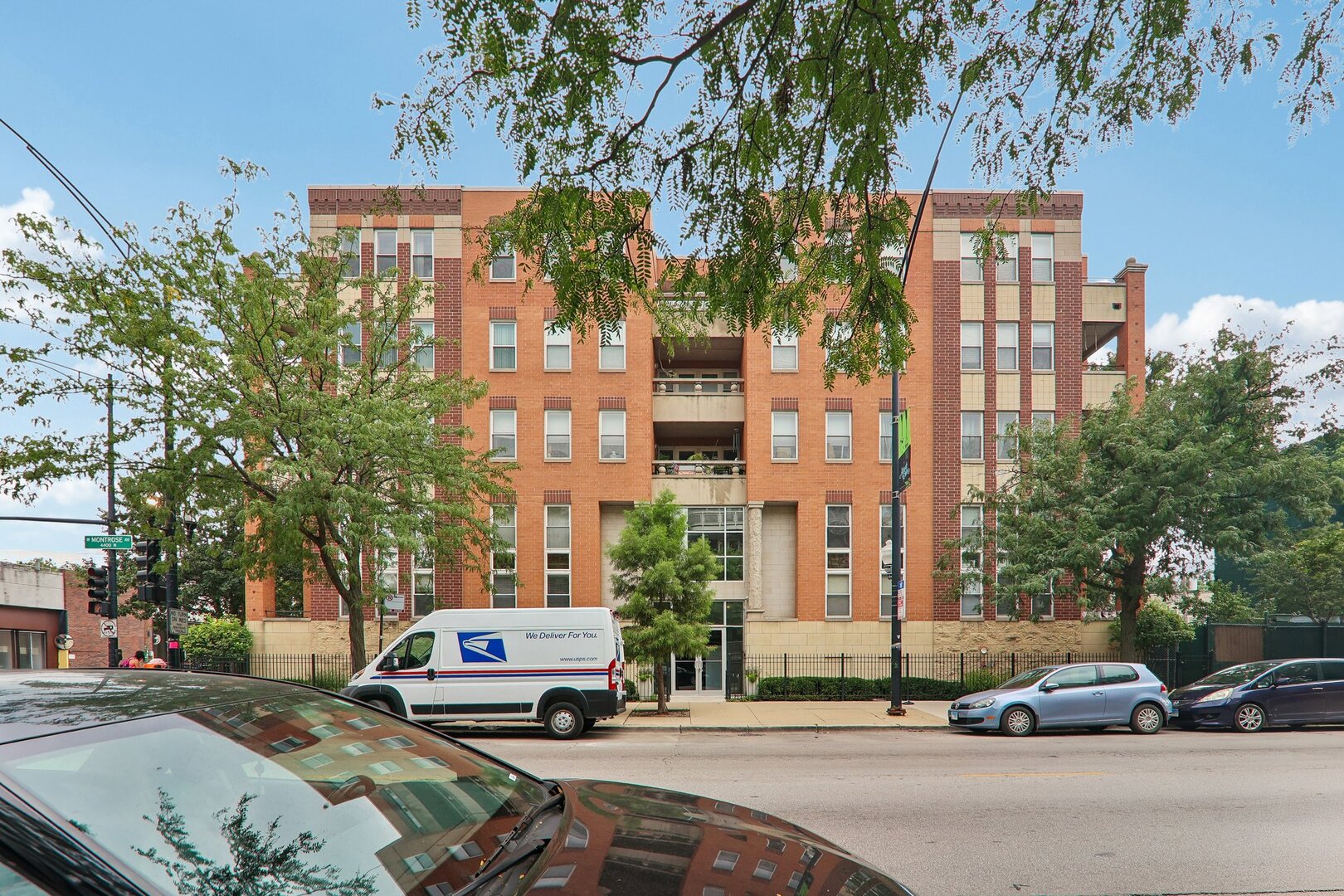 3550 Montrose Avenue