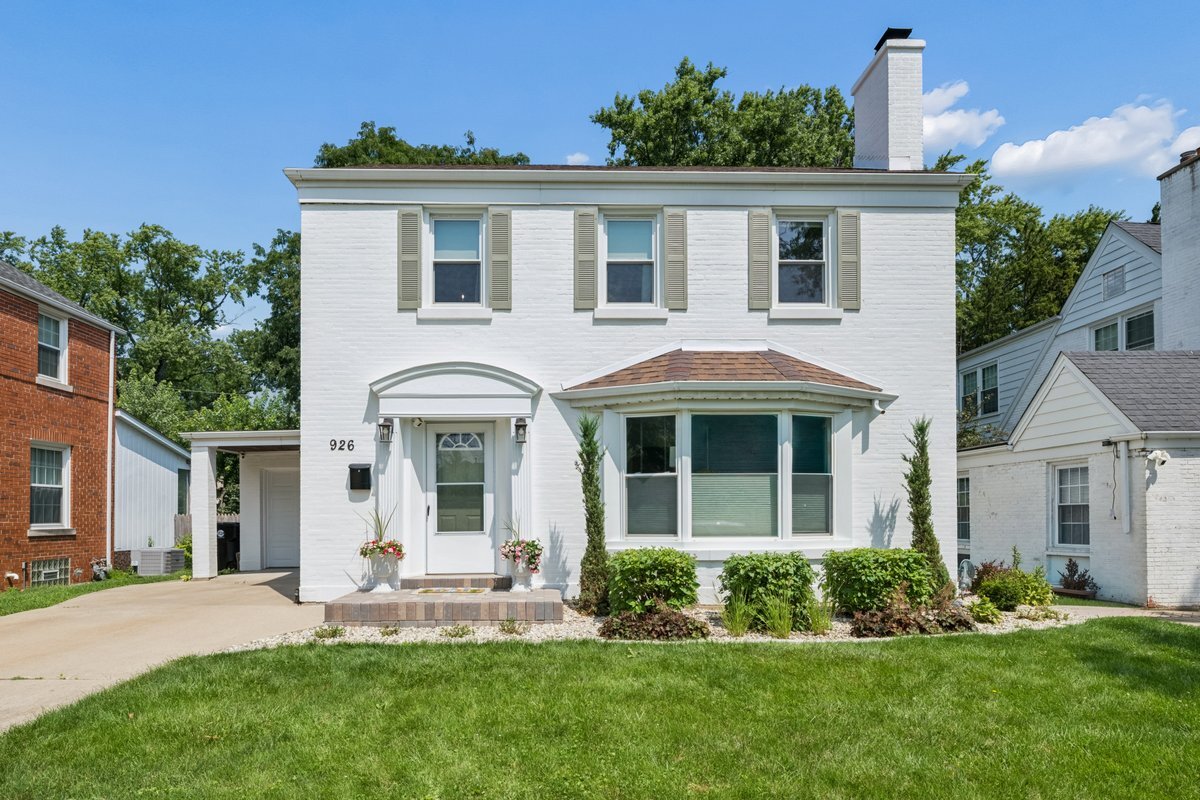 926 Saint James Place