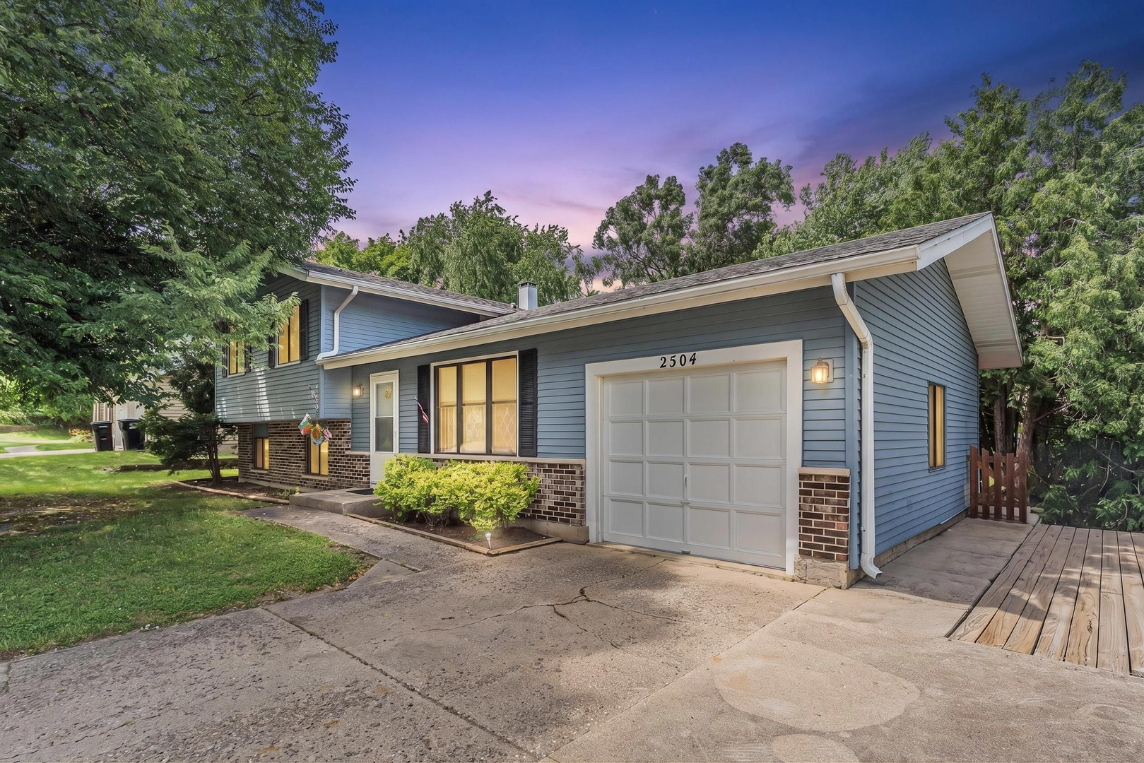 2504 Fairview Lane