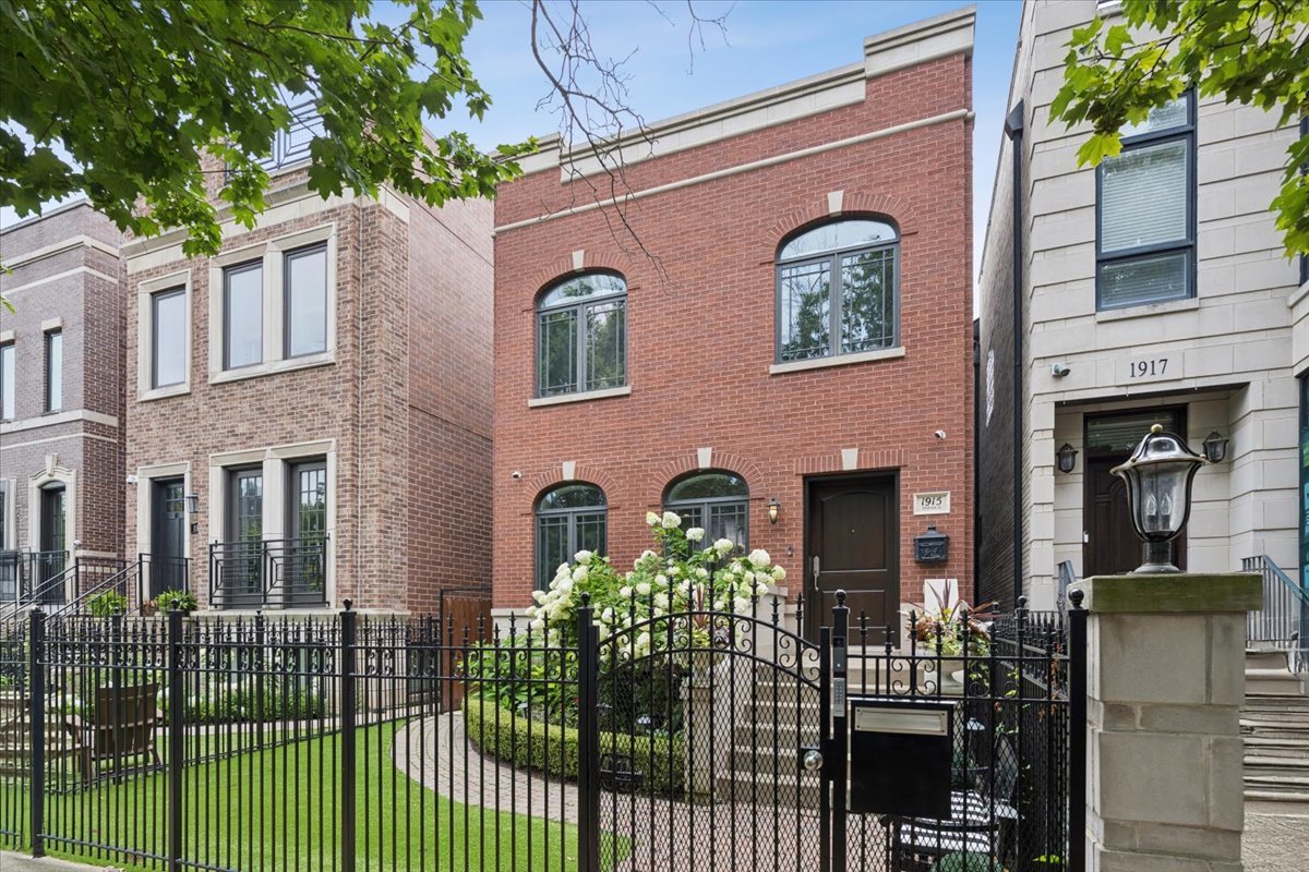1915 Wolfram Street