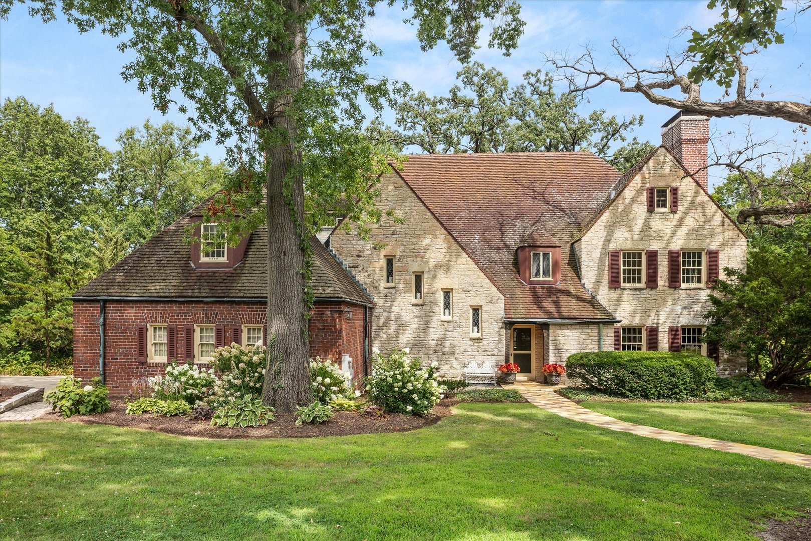 2221 Twin Oak Road