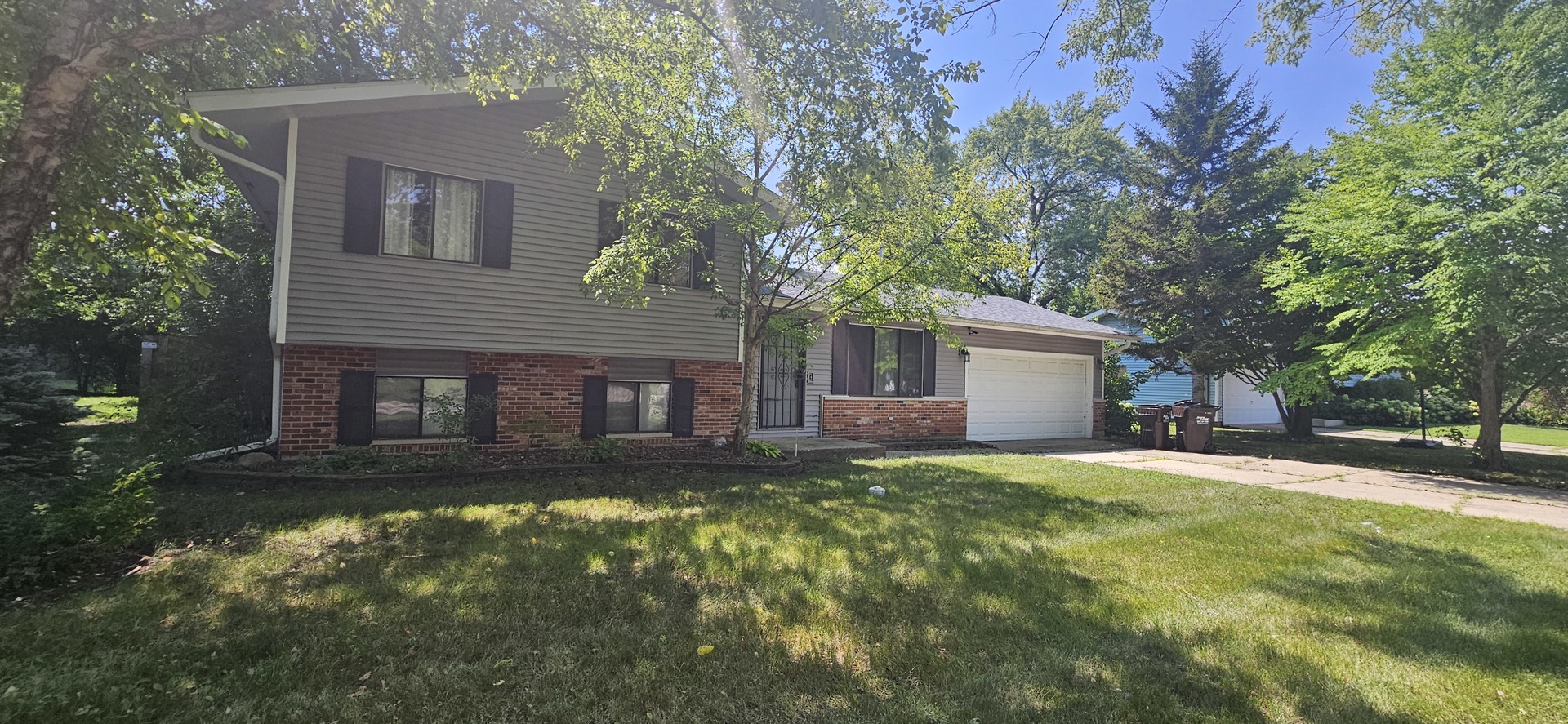 990 Camelot Drive