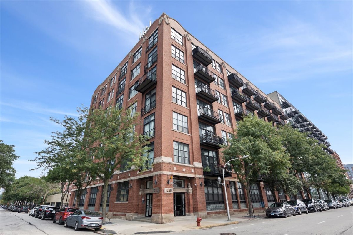 1250 Van Buren Street
