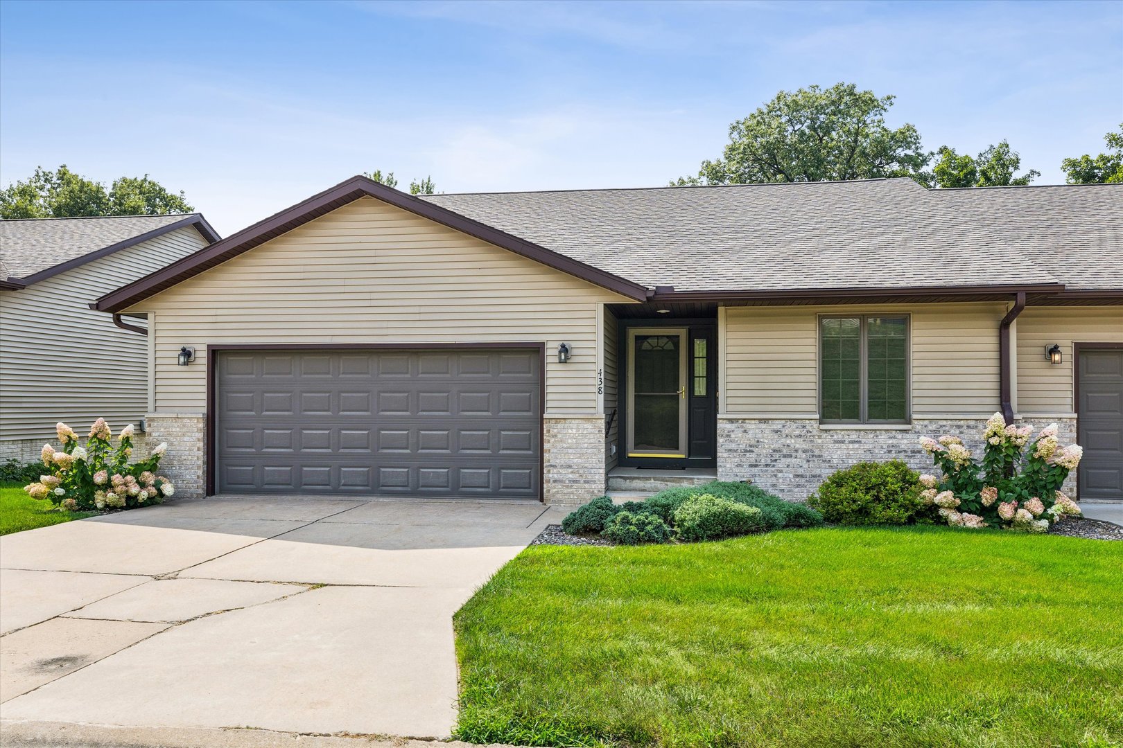 438 Apple Valley Lane