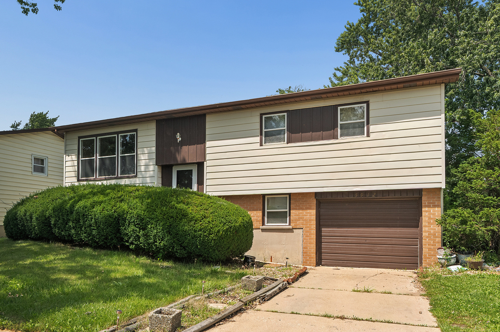 5912 Stuart Lane