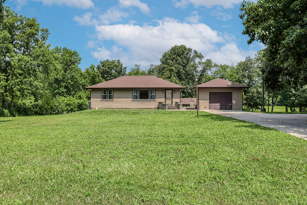 2115 MAPLE Road