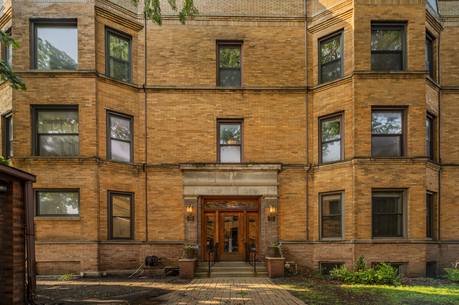 754 CALIFORNIA Terrace
