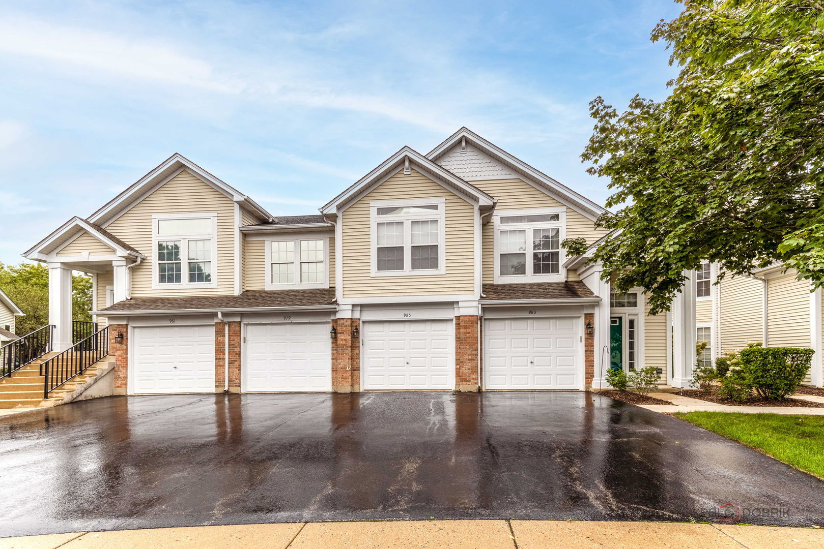 985 Huntington Drive