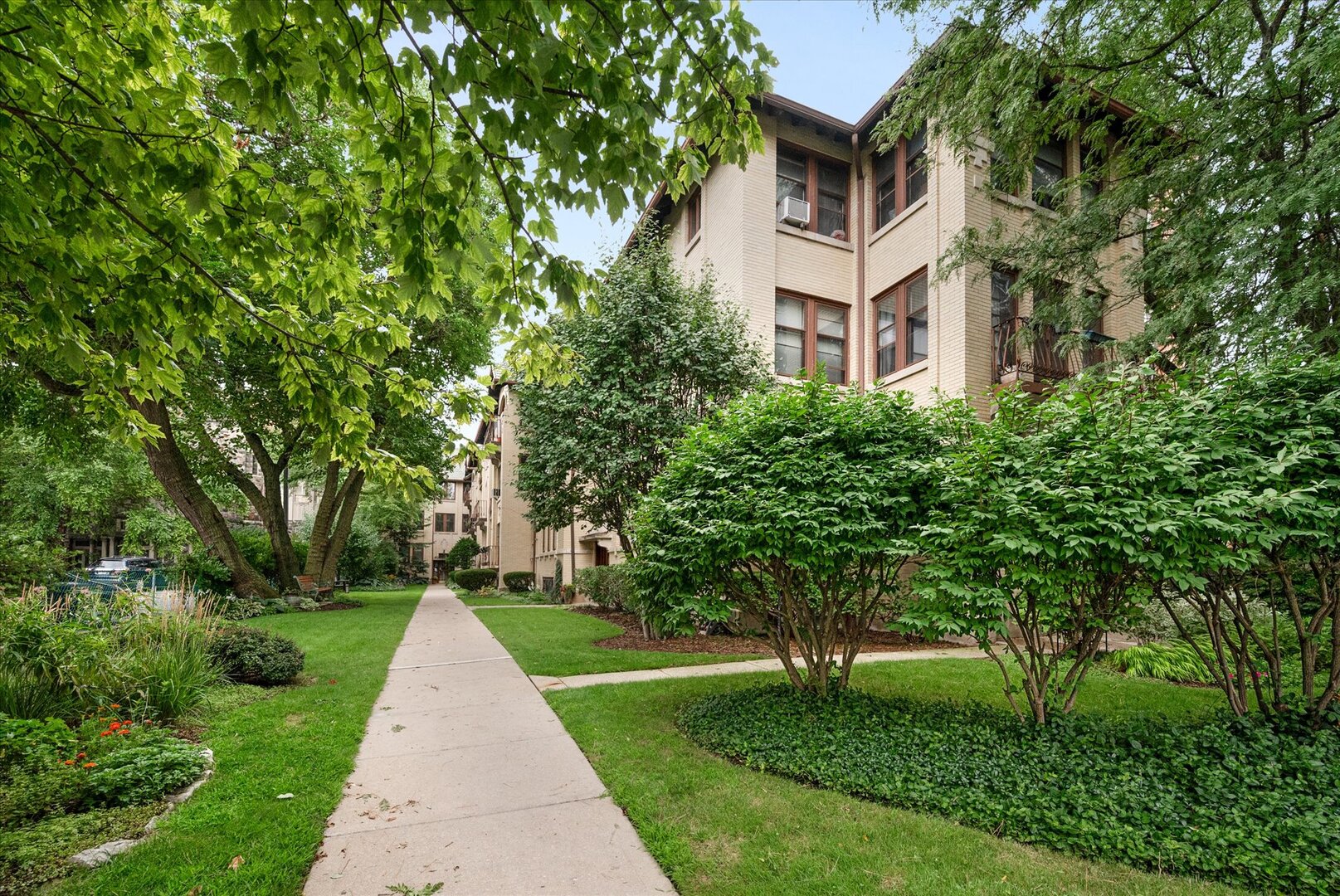 949 Lake Street