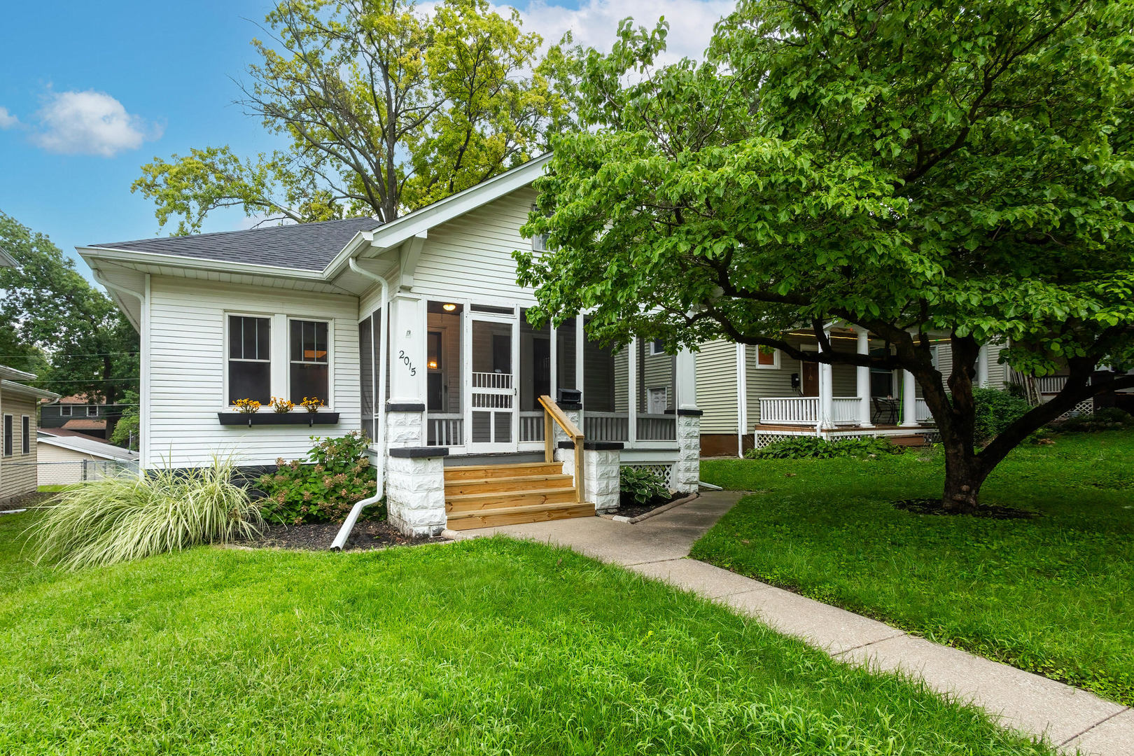 2015 Tremont Avenue