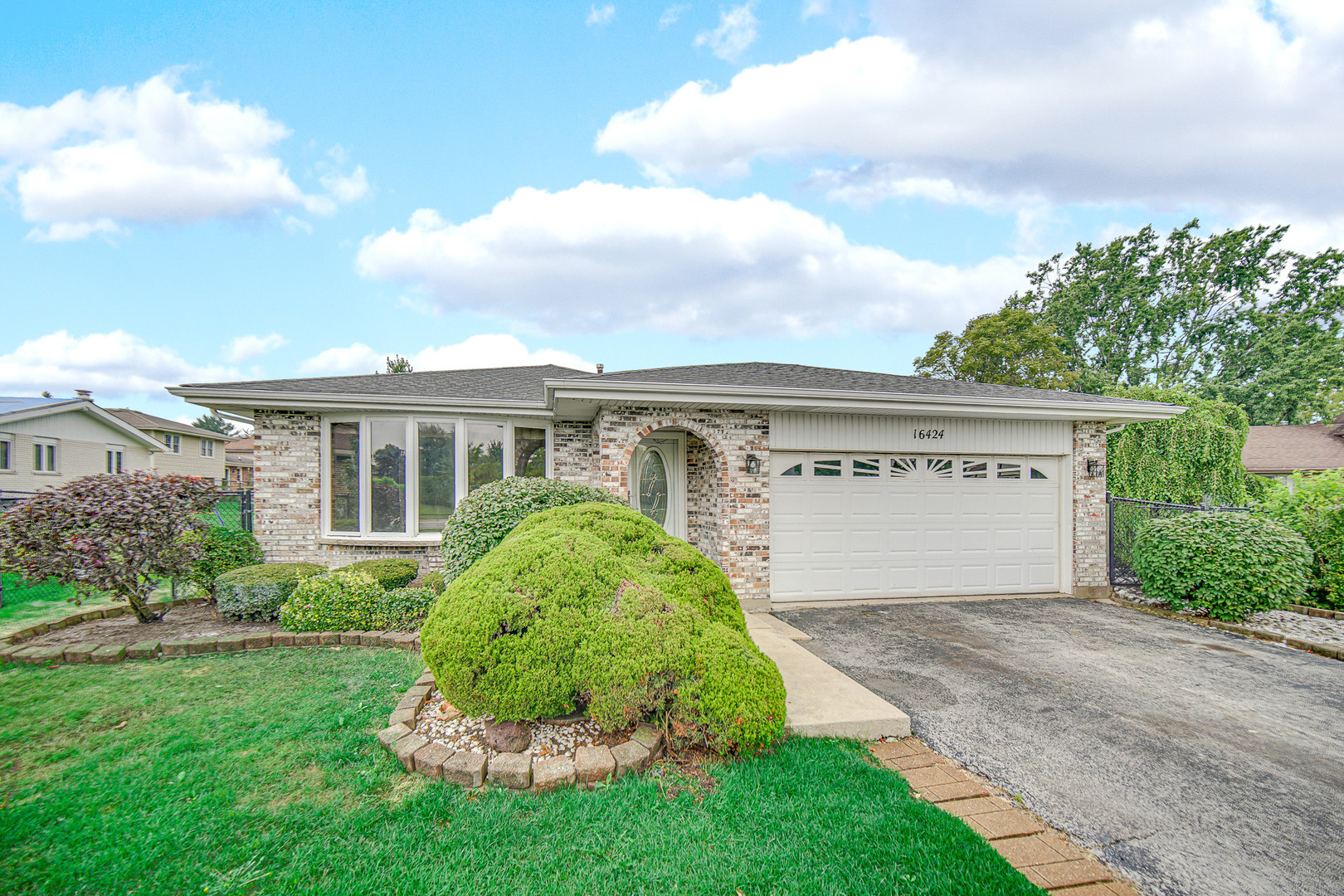 16424 MAPLEWOOD Court
