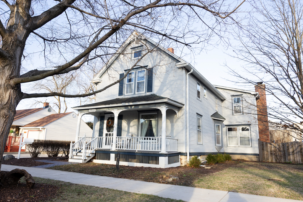 15111 Fox River Street