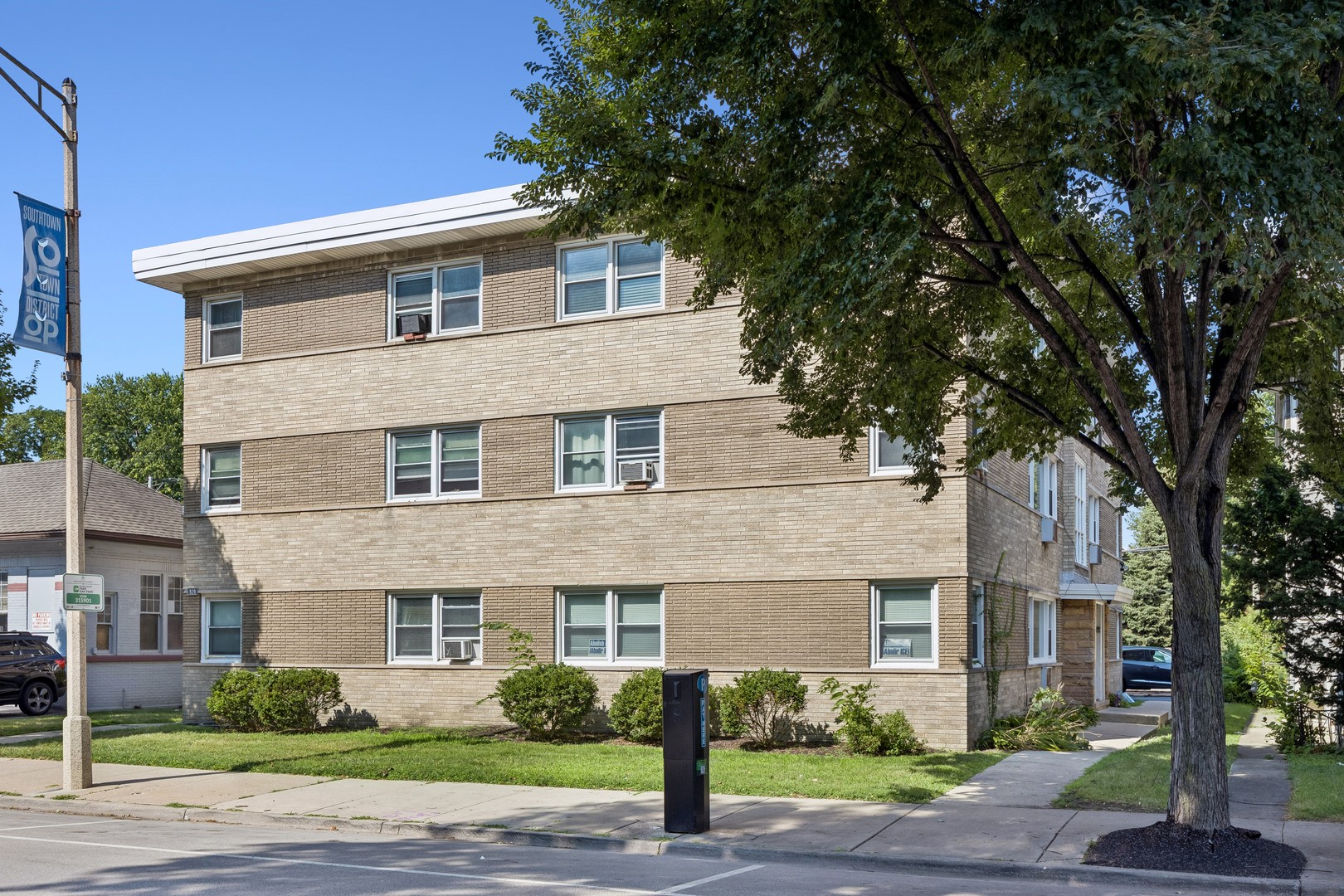 929 Oak Park Avenue