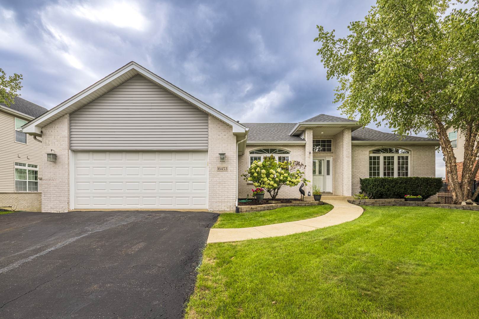 16453 LAKESIDE Drive