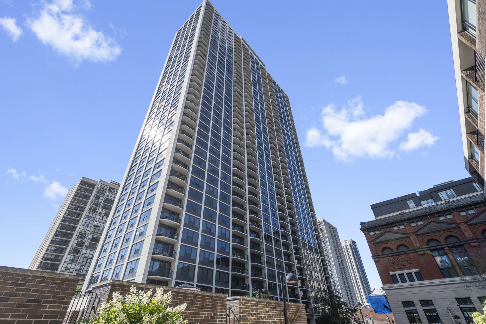 1560 Sandburg Terrace
