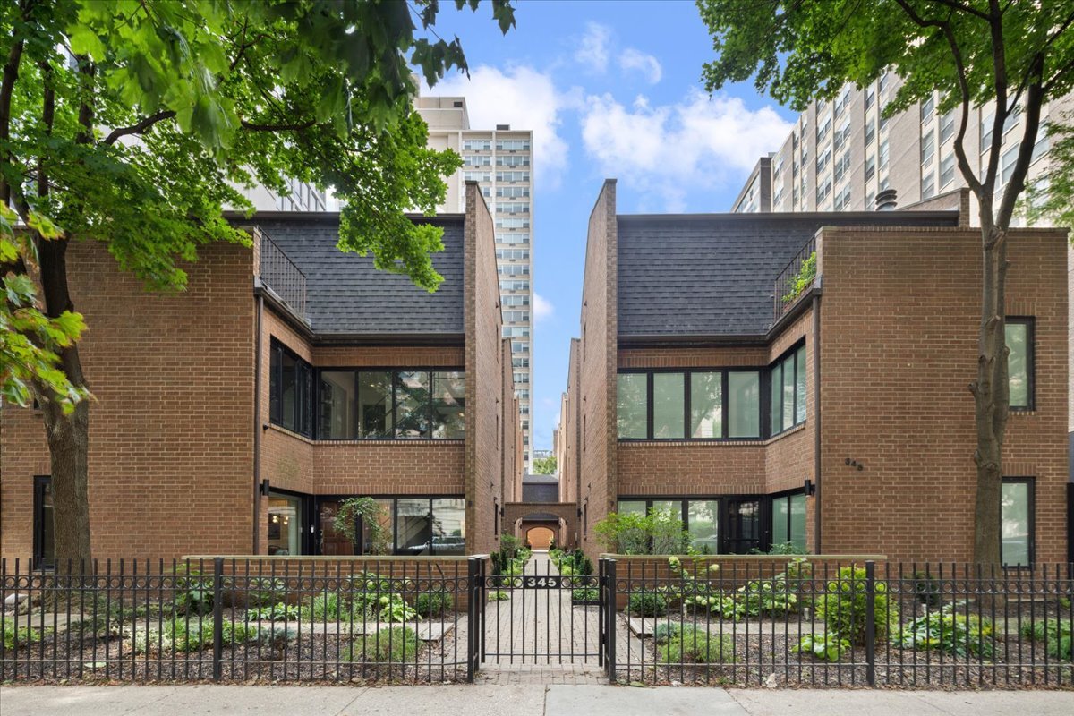 345 BARRY Avenue