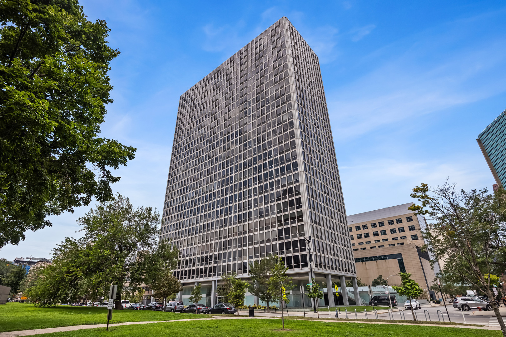 330 DIVERSEY Parkway