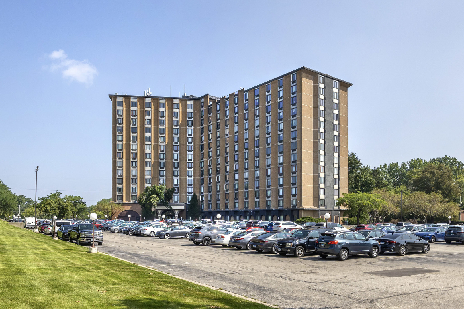1 Renaissance Place