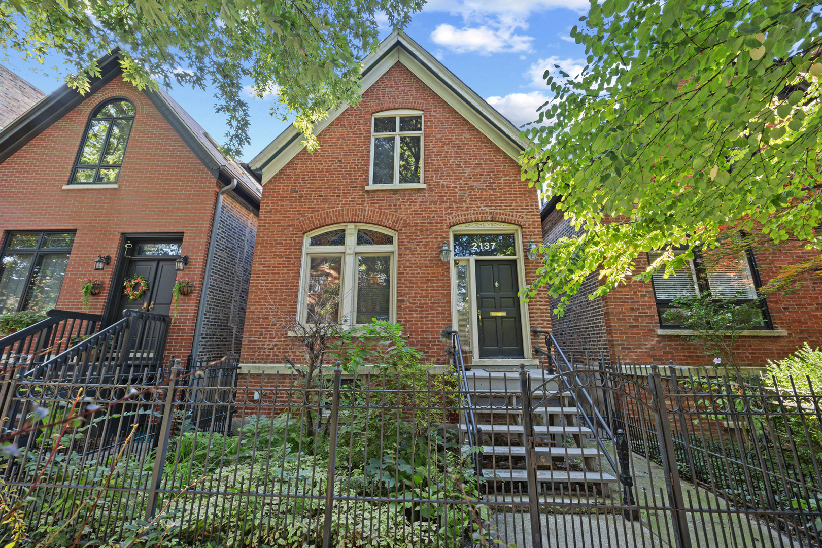 2137 Moffat Street