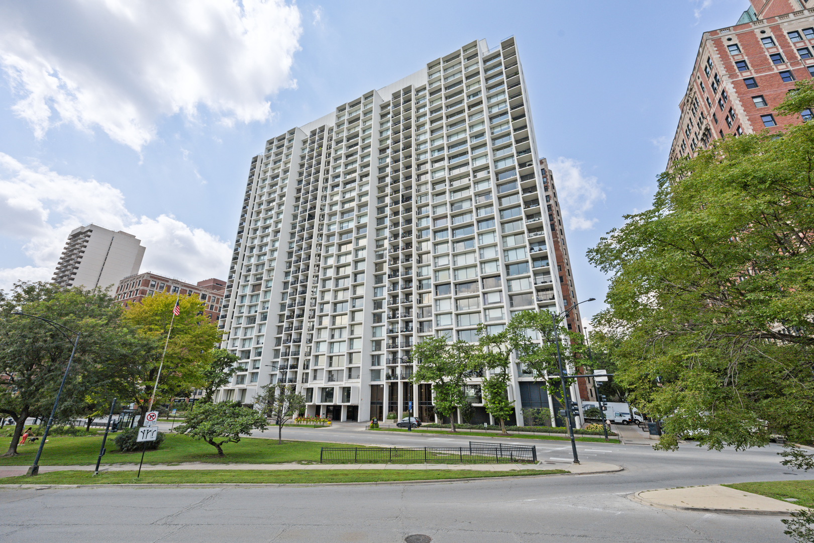 3200 Lake Shore Drive