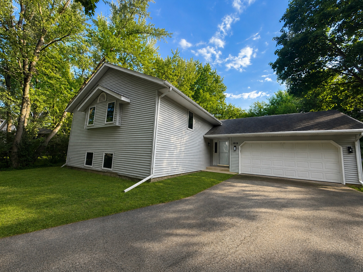 1619 Candlewick Drive