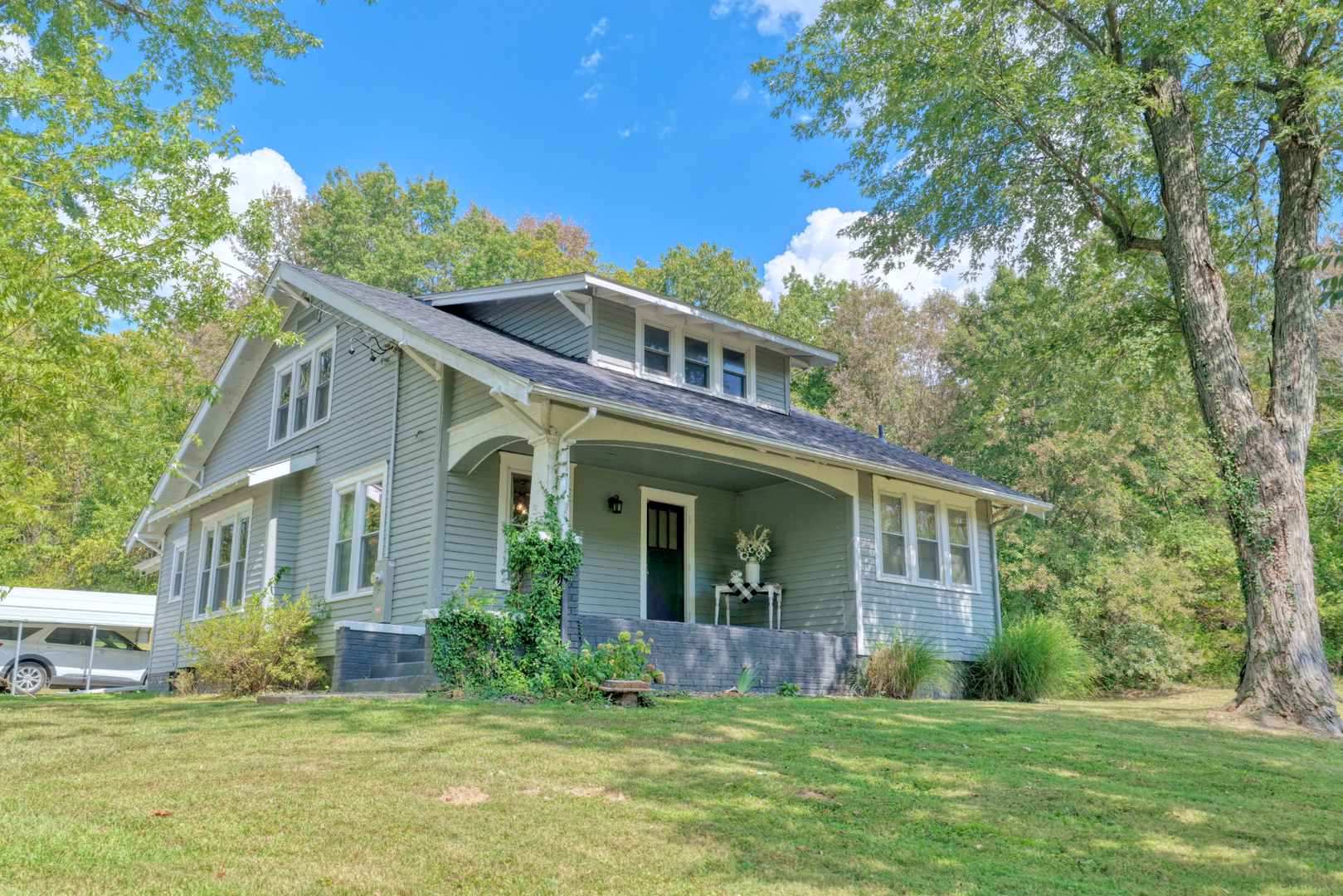 8193 Old Highway 13