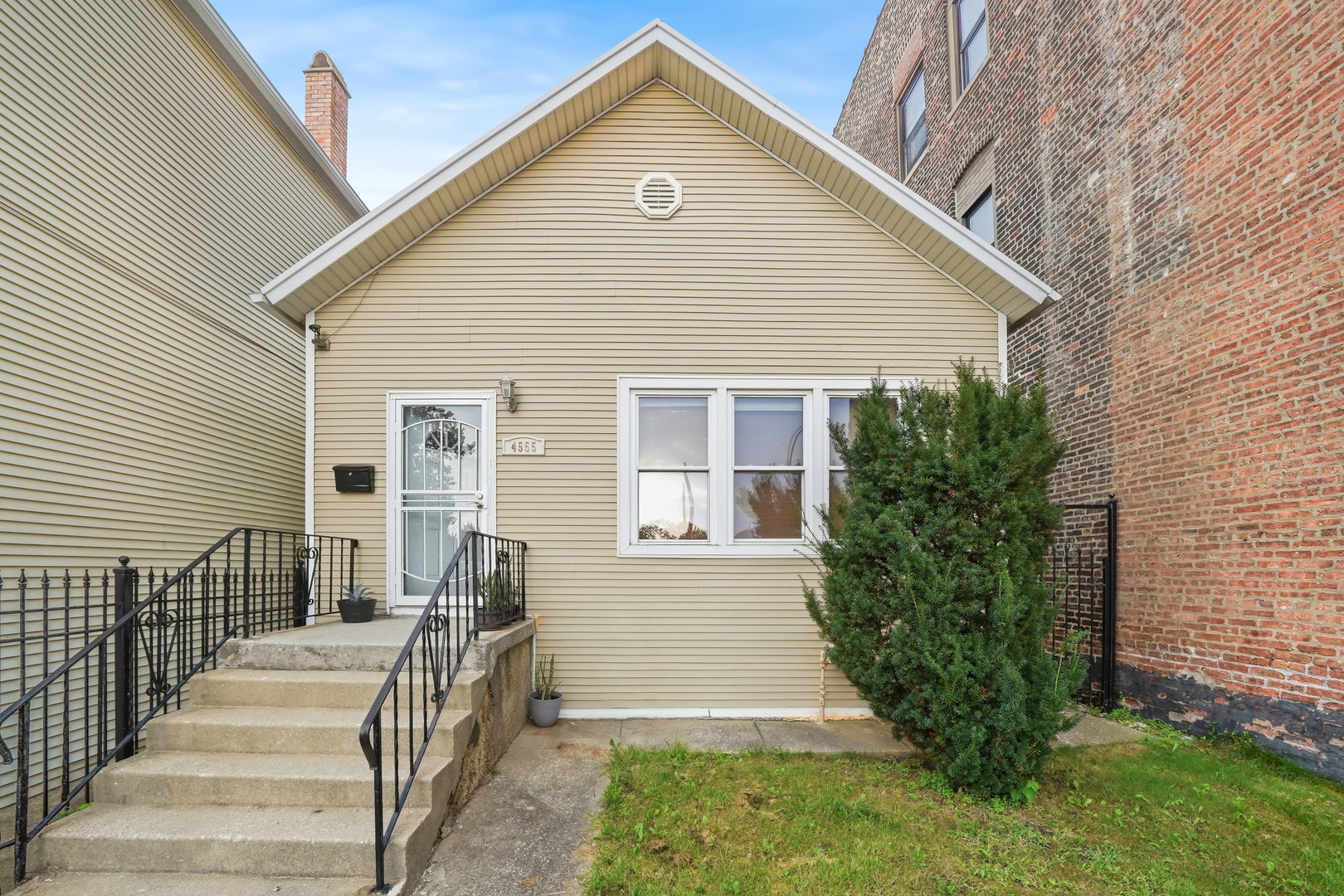 4555 HALSTED Street
