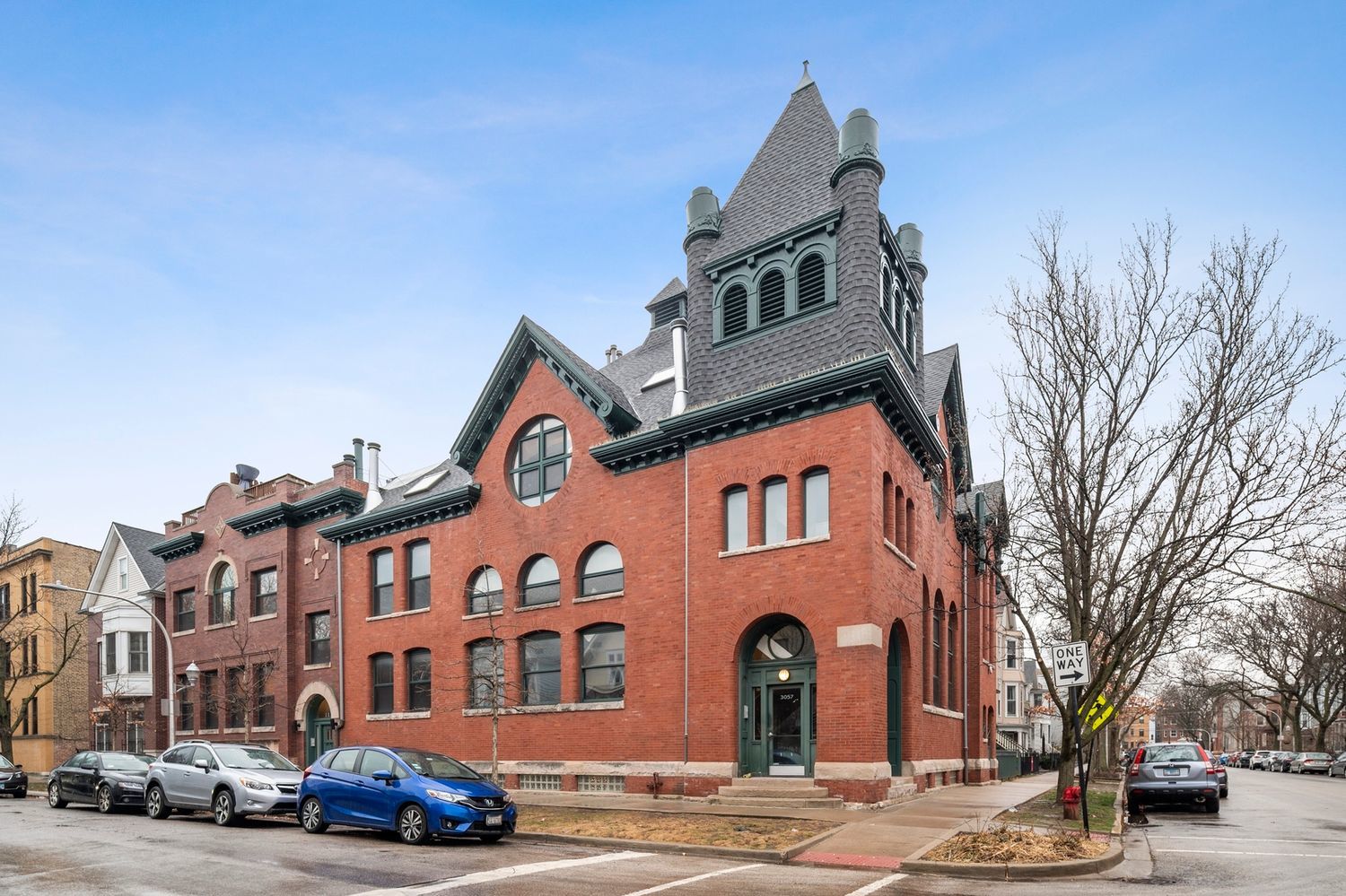 1117 Barry Avenue